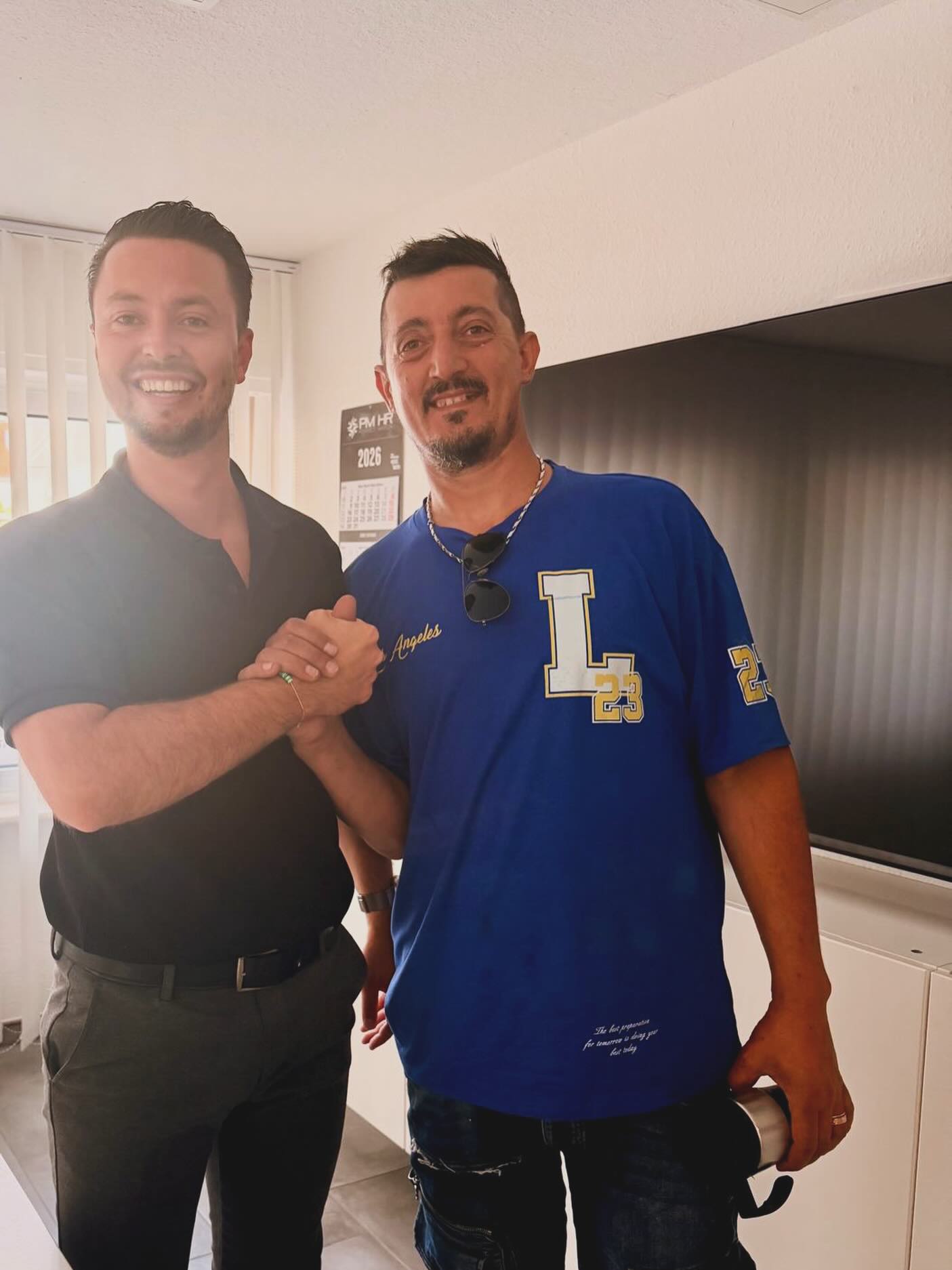 Eine weitere Übernahme hat stattgefunden!

Wir haben es gemeinsam geschafft! Marcel gratuliert Eris zum neuen Job. Aus einem befristeten Einsatz wurde eine Übernahme! Das zeigt, dass sich Erfolg durch harte Arbeit und Zuverlässigkeit auszeichnet. 

Wir sind sehr stolz auf Dich, Eris! Herzlichen Glückwunsch 🎊🎈🍾🎉